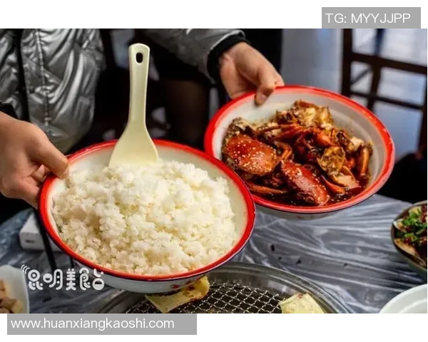 足球明星意外现身小餐馆与粉丝互动引发热议视频曝光