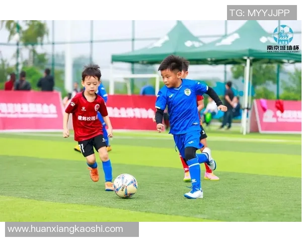 足球明星小身体照片女生展现青春活力与运动魅力的完美结合